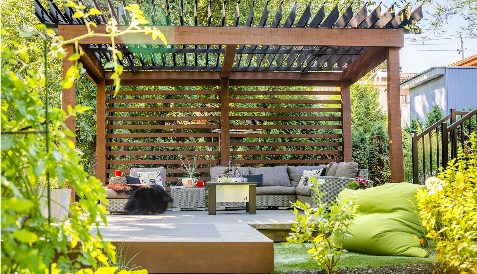 Transformer un Patio en Salon d'Extérieur : Idées de Conception et Inspiration