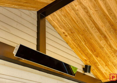 Chauffe-terrasse avec plafond en pin teint