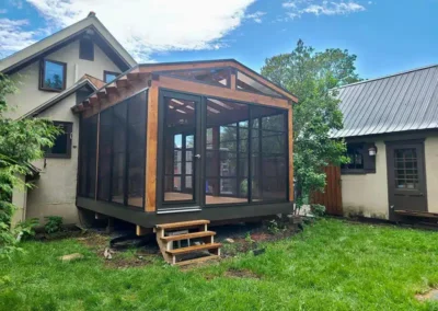 Patio couvert avec une fermeture de fenêtres 3 saisons