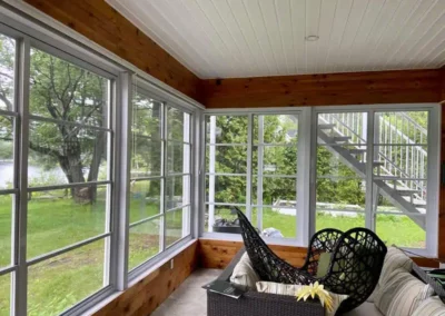 Espace intérieur avec fenêtres Tendal