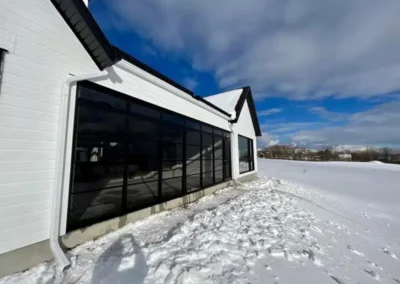 Fermeture d'un espace intérieur avec fenêtres 3 saisons