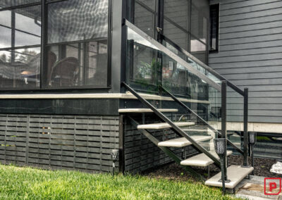 Escalier et marches en aluminium et membrane PVC