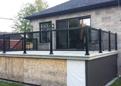 Rampes en verre fumé pour patio