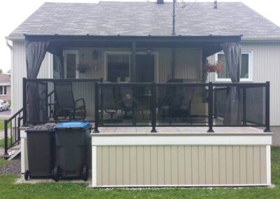 Rampes en verre fumé pour patio