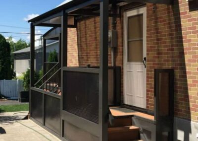 Abri d'entrée à 2 côtés