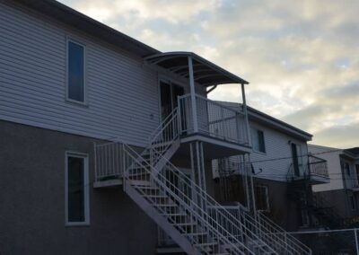 Abris pour balcon et sortie secondaire d'immeuble locatif ou multi-logement - Division commerciale Tendal