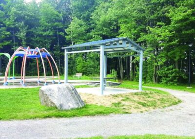 Abri de parc avec table