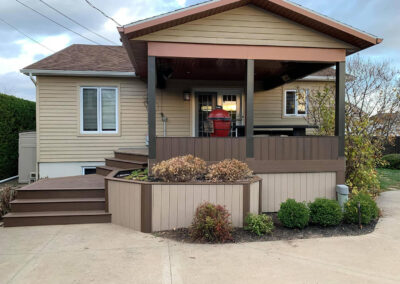 Toiture en bardeau d'asphalte agencée à la maison