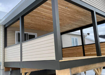 Toiture en bardeau d'asphalte avec finition