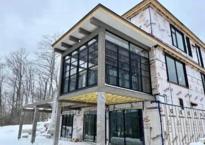 Toiture à toit plat en bardeau d'asphalte isolée