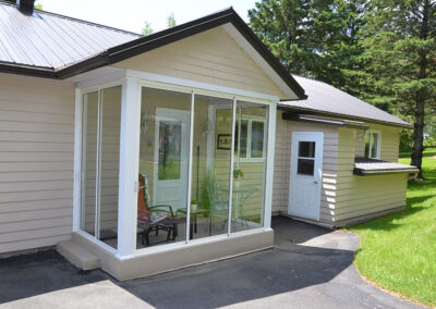 Balcon d'entrée ou de sortie avec fenêtre AIKA