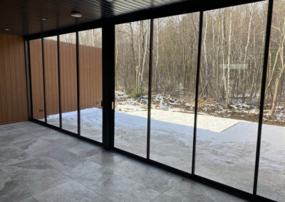 Fermeture d'une espace intérieure avec le système AIKA